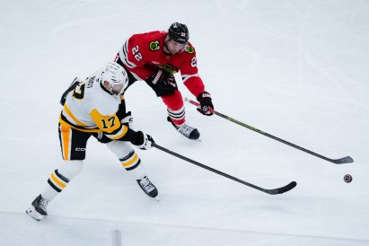 article image - Penguins Blackhawks Hockey